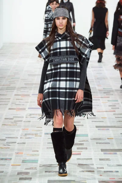 Look 48